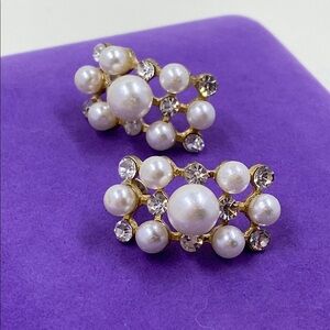 💛 Elegant Gold and Pearl Earrings